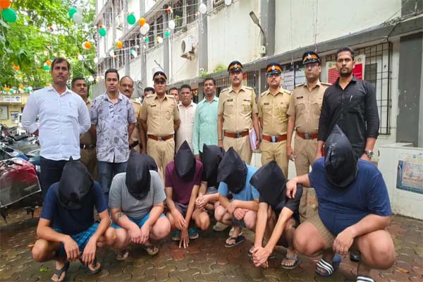 एडमिशन दिलाने के नाम पर ठगी – पुणे के दो फर्जी कॉल सेंटर पर छापा, 10 इंजीनियर गिरफ्तार